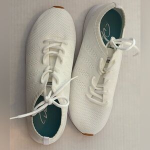 Danny Duncan Signature Runner White Knit Sneakers Women’s 10.5 / Men’s 8.5